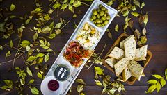 Tapas jsou základem ka�dého �pan�lského menu, v Pata Negra je krom vynikajících...
