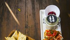 Tapas jsou základem ka�dého �pan�lského menu, v Pata Negra je krom vynikajících...