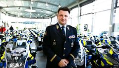 Policejní prezident Tomá Tuhý pi pedání nových motocykl