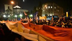 Tisce demonstrant zablokovaly polsk parlament. Nesouhlas s rozpotem