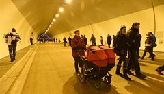 Úsek dálnice D8 Lovosice  ehlovice se 17. prosince u tunelu Radejín na...