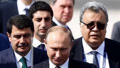 Ruský velvyslanec Karlov doprovázel prezidenta Vladimira Putina k letadlu v...