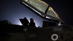Izraelský pilot v kokpitu F-35.