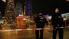 Policie a záchranái zasahují v Berlín na vánoním trhu na námstí...