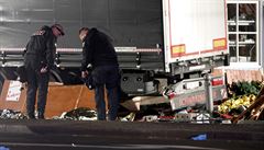 Kamion za sebou zanechal na vánoním trhu v Berlín obraz zkázy.