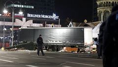Kamion vjel do davu na vánoním trhu v Berlín a podle svdk jel jet...