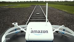 První komerní doruení zásilky dronem provedl Amazon 7. prosince v britském...