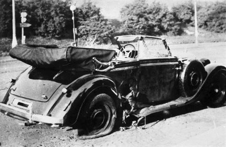 Heydrichův Mercedes-Benz W142 zničený výbuchem | na serveru Lidovky.cz | aktuální zprávy