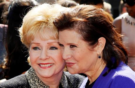 Hereky Debbie Reynolds a její dcera Carrie Fisher v roce 2011 pi pedávání...