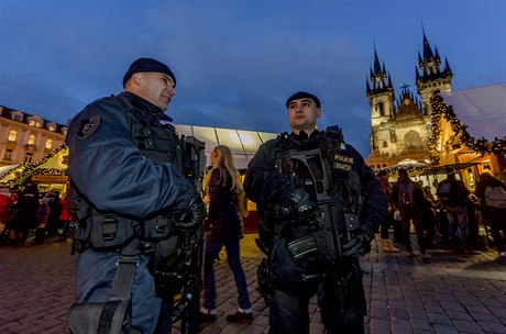 Policie hlídkuje na Staromstském námstí