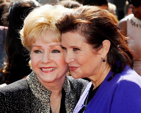 Hereky Debbie Reynolds a její dcera Carrie Fisher v roce 2011 pi pedávání...