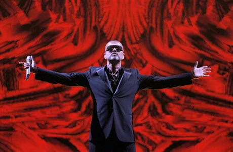 George Michael v roce 2012 pi koncert, jeho výtek el na boj proti AIDS: