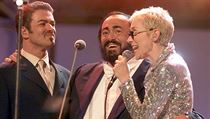 G. Michael s Lucianem Pavarottim a Annie Lennox.