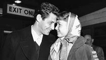 Zpvk Eddie Fisher se svou ptelkyn, herekou Debbie Reynolds. Fotografie z...