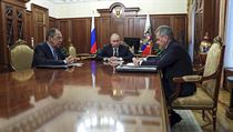 Rusk prezident Vladimir Putin, ministr zahrani Sergey Lavrov (vpravo) a...