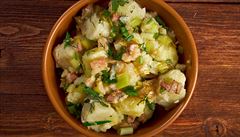 Bramborový salát bez kořenové zeleniny podle michelinského kuchaře