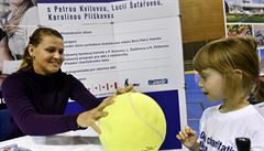 Dtská charitativní exhibice s tenistkami Lucií afáovou (na snímku vlevo) a...