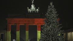 Brána je osvtlená po útoku na vánoních trzích v Berlín