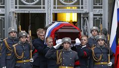 Moskva se louila se zastelenm velvyslancem, Putin promluvil s pozstalmi