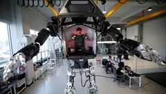 V Jižní Koreji stvořili obřího robota, který dokáže chodit. | na serveru Lidovky.cz | aktuální zprávy