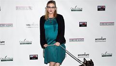 Carrie Fisherová pózuje se svým psem Garym (únor 2015)