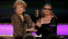 Dv hvzdy - Debbie Reynoldsová a Carrie Fisherová pi udlování hereckých cen...