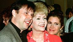 Hereka Debbie Reynoldsová se svými dtmi, producentem Toddem Fisherem a...
