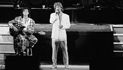 George Michael a Andrew Ridgeley v roce 1985 pi koncert WHAM v Poekingu.