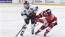 Fin�le Spengler Cupu 2016: Maxime Lapierre z Lugana (vlevo) a Kana�an Chay...