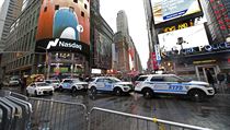 ada policejnch voz na Times Square.