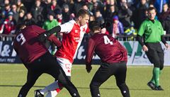 Momentka ze Silvestrovského derby internacionál 2016 (slávista Pavel Kuka se...