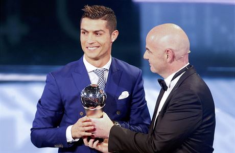 Fotbalista roku FIFA 2016: Cristiano Ronaldo a Gianni Infantino