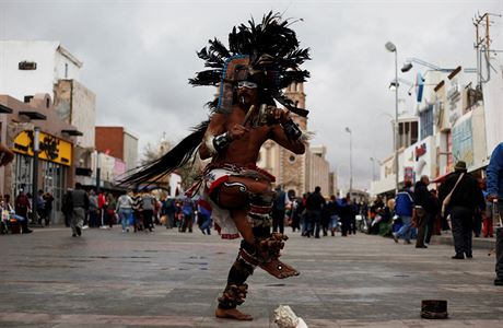 Mu vt tradinm tancem nov rok v mexickm Juarezu.
