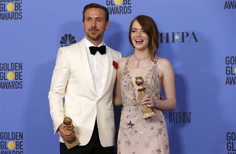 Ryan Gosling (vlevo) s herekou Emmou Stoneovou. 