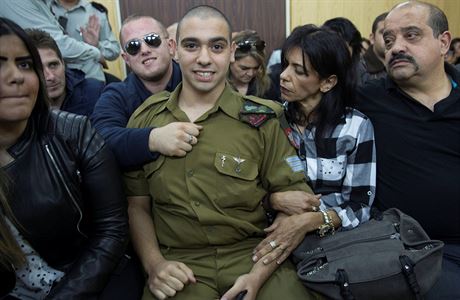 Izraelský voják Elor Azaria eká na rozhodnutí soudu o vin i nevin v pípadu...