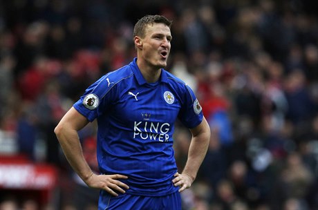 Zklamaný stoper Leicesteru Robert Huth.