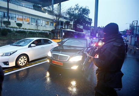 Útok v Istanbulu (fotografie z nedlního rána).