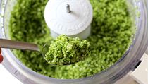 Rozmixovanou brokolici vsypte do msy a pidejte vechny ostatn ingredience...