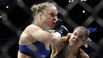 UFC 207: Amanda Nunesov bije Rondu Rouseyovou.