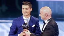Fotbalista roku FIFA 2016: Cristiano Ronaldo a Gianni Infantino