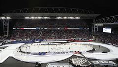 Centennial Classic, zápas NHL pod oteveným nebem mezi Torontem a Detroitem.