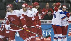 MS do dvaceti let: hokejisté Ruska slaví jeden z gólů v dánské síti.