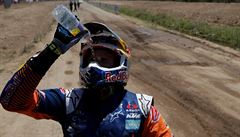 Závodník se oberstvuje pi letoním roníku Rallye Dakar 2017.