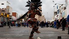 Mu vítá tradiním tancem nový rok v mexickém Juarezu.