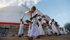 Buddhisté slaví nový rok na Srí Lance.