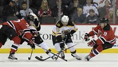 NHL: Zacha byl na led u dvou gl New Jersey, Kempn jedinm stelcem Chicaga