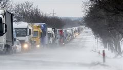 esko bojuje se snhem. Kvli snhovm jazykm a nmraze se tvo kolony