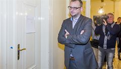 Bývalý premiér Petr Nečas čekal před soudní síní. | na serveru Lidovky.cz | aktuální zprávy