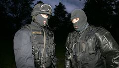 Policisté z útvaru URNA.