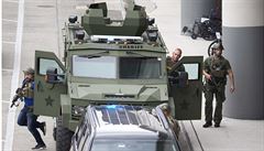 Obranné slo�ky na leti�ti Fort Lauderdale.
